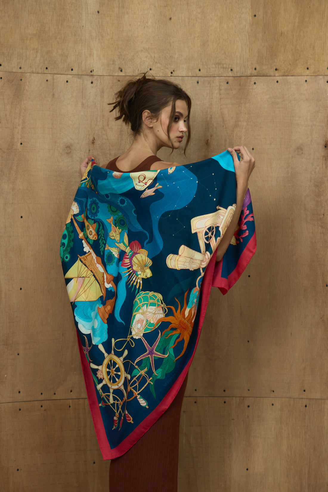 The Secrets of the Emirati Dhow (Navy Blue, Fuchsia)/ Shawl