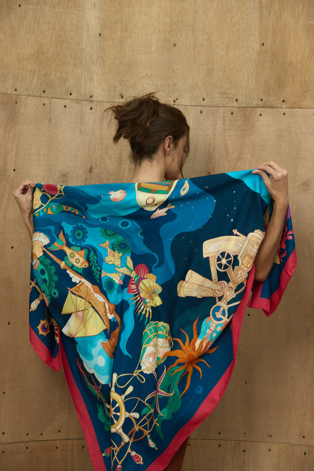 The Secrets of the Emirati Dhow (Navy Blue, Fuchsia)/ Shawl