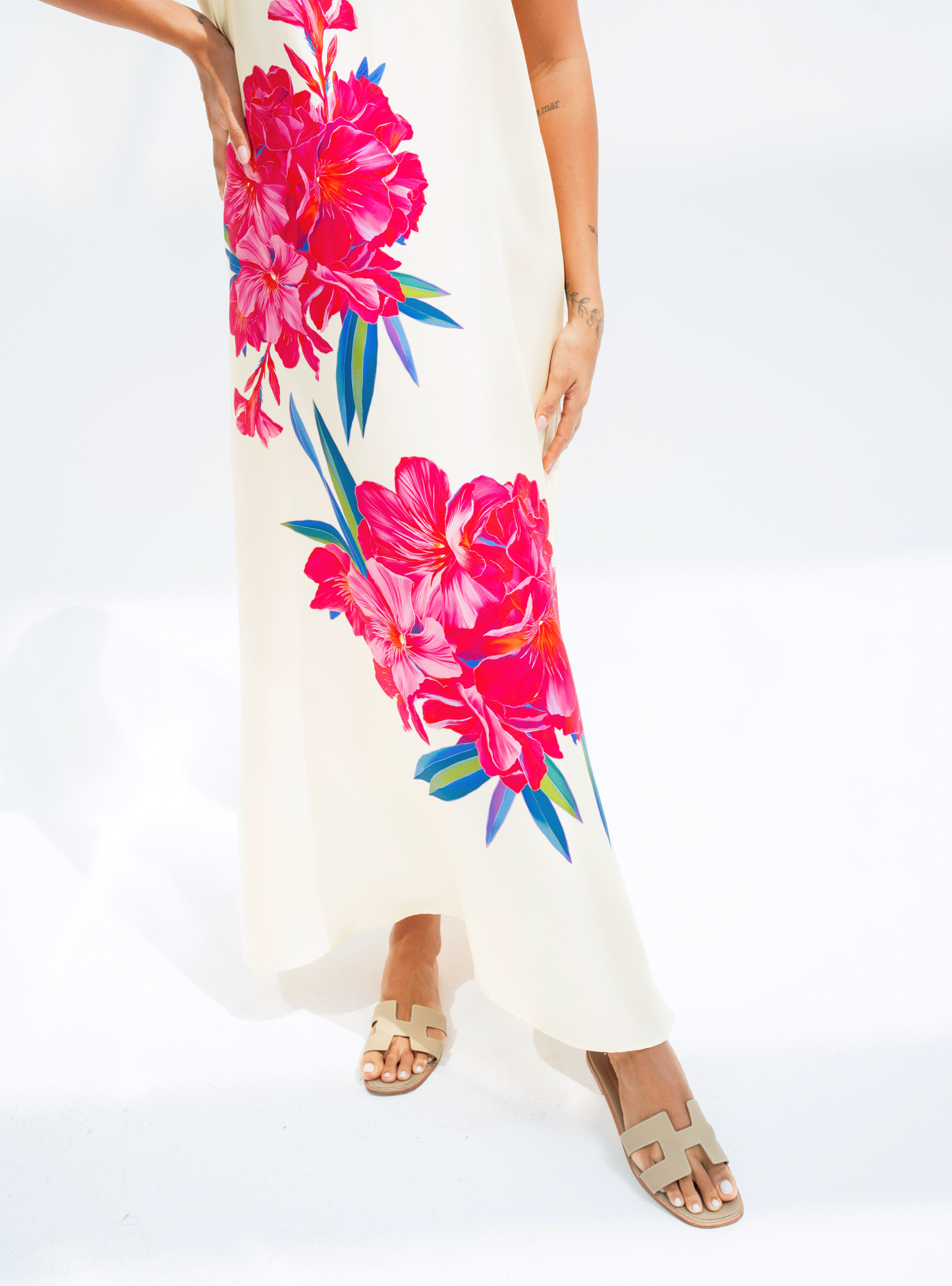 UAE Botanicals (Milky White) / A-line dress