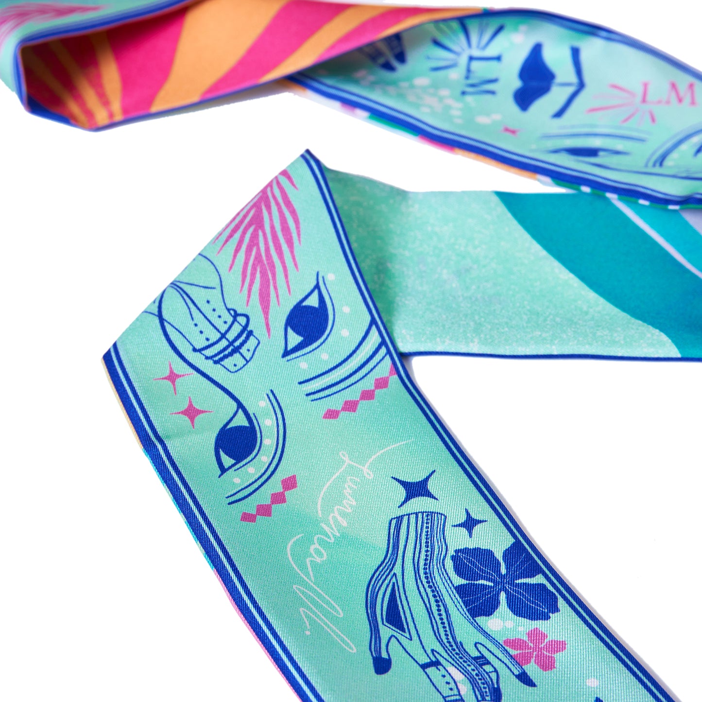 Dreaming under the Dubai sun (Candy & Maldivian Blue second side) / Silk twilly scarf