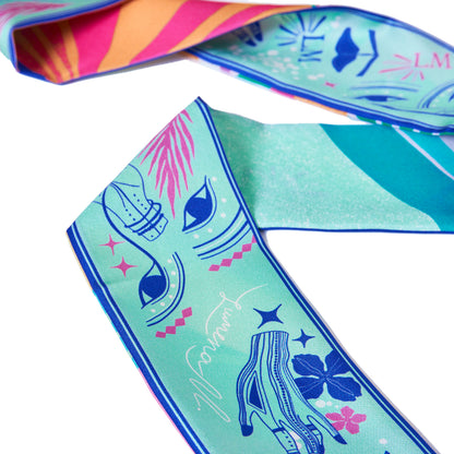 Dreaming under the Dubai sun (Candy & Maldivian Blue second side) / Silk twilly scarf