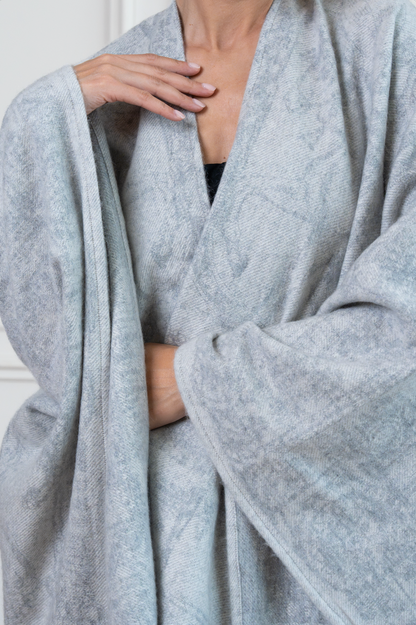 Poncho/Cape The Abu Dhabi Heritage (Pearl Grey)