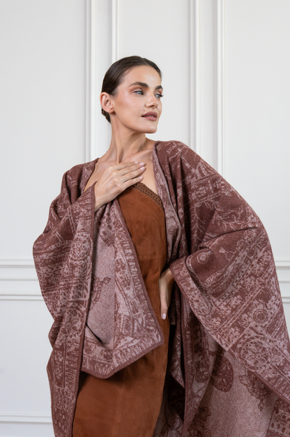 Poncho/Cape The Abu Dhabi Heritage (Dust Rose Brown)
