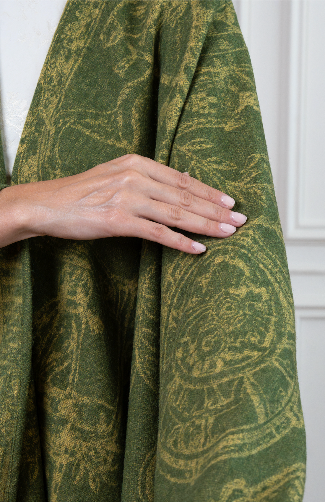 Poncho/Cape The Abu Dhabi Heritage (Moss Green)