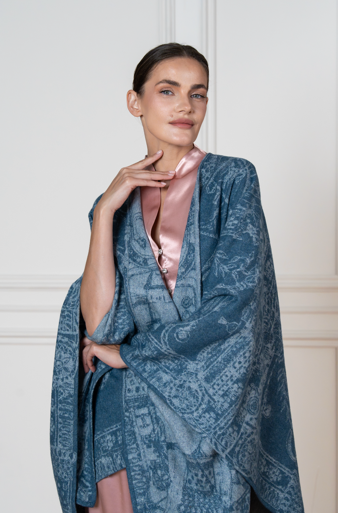 Poncho/Cape The Abu Dhabi Heritage (Azure Blue)
