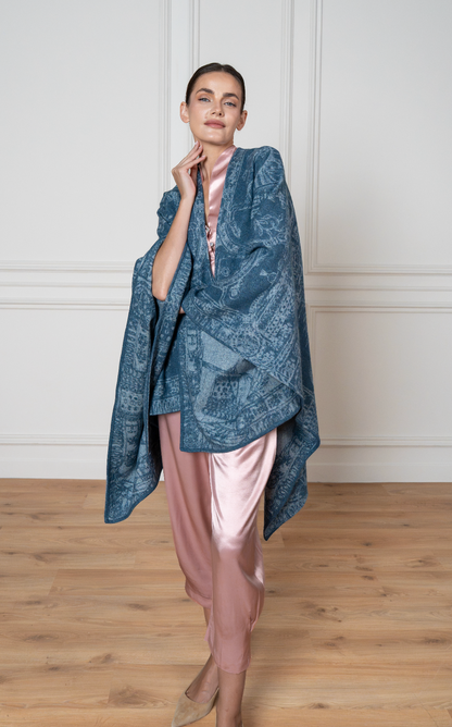 Poncho/Cape The Abu Dhabi Heritage (Azure Blue)
