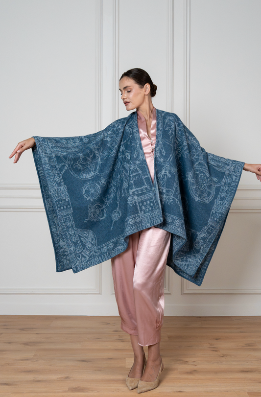Poncho/Cape The Abu Dhabi Heritage (Azure Blue)