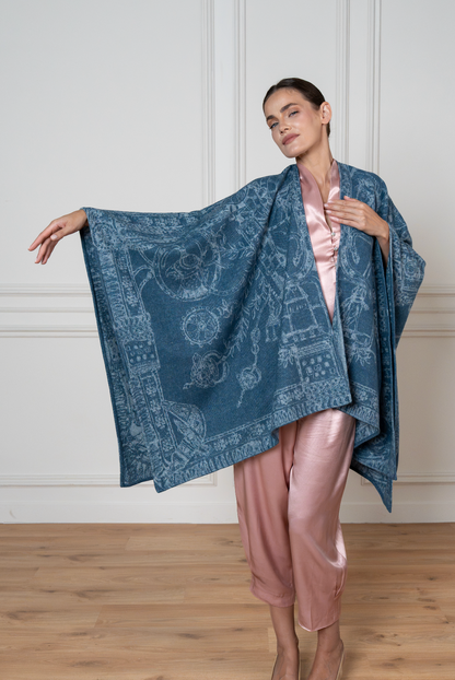 Poncho/Cape The Abu Dhabi Heritage (Azure Blue)