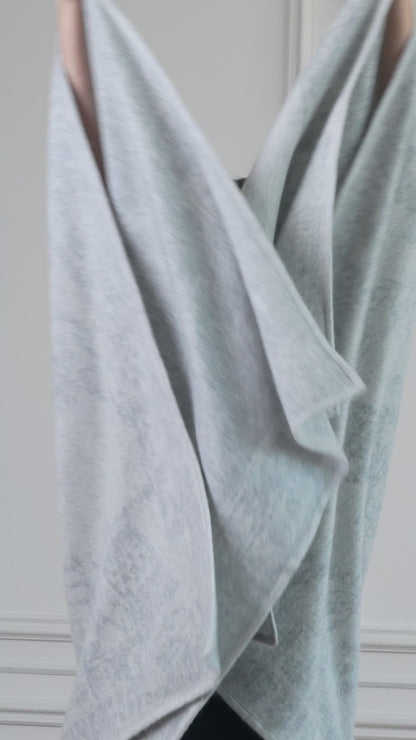 Poncho/Cape The Abu Dhabi Heritage (Pearl Grey)